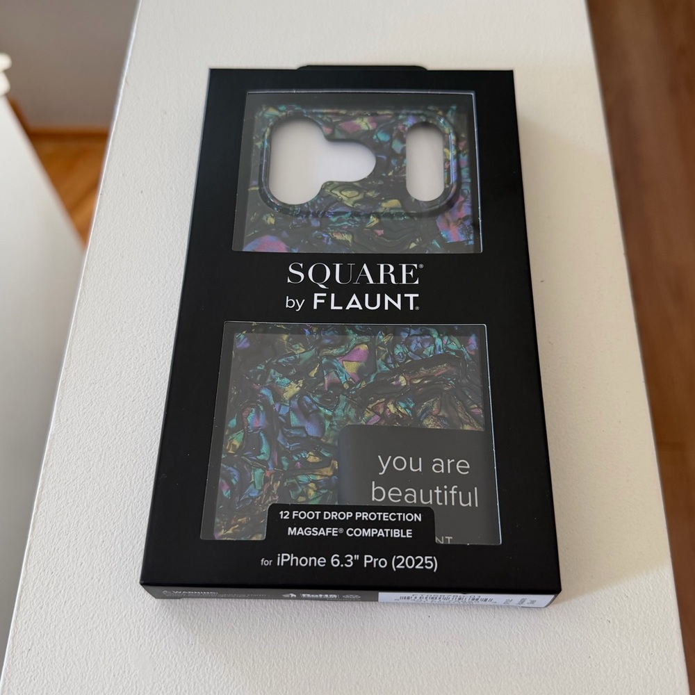 Brand new”Square by FLAUNT”phone case(iPhone 17Pro).Beautiful,square,multicolor💚